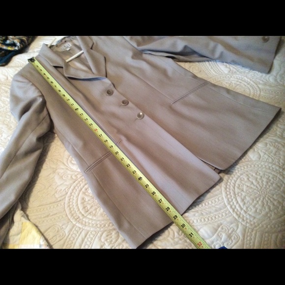 DONATED - Classy Vintage Italian Suit - Picture 11 of 15